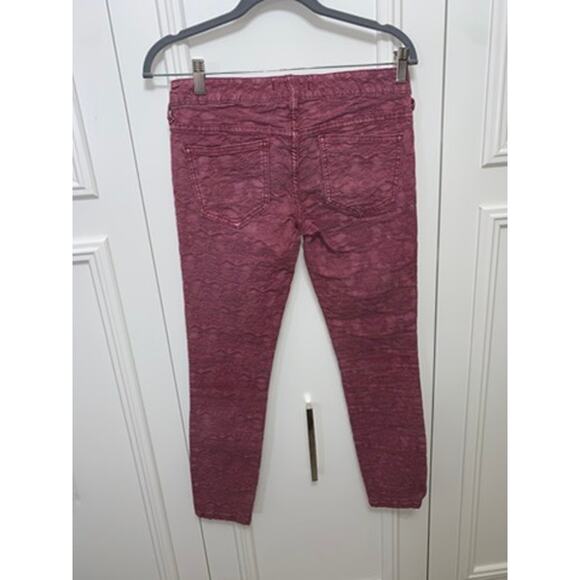 Free People Women's Red Jacquard Textured Skinny Jeans Size 26 - Picture 4 of 8
